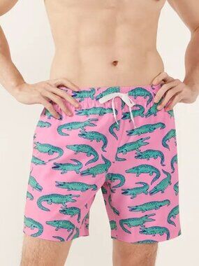 Chubbies Men's The Glades 7" Classic Swim Trunks in Pink Alligator Print Small